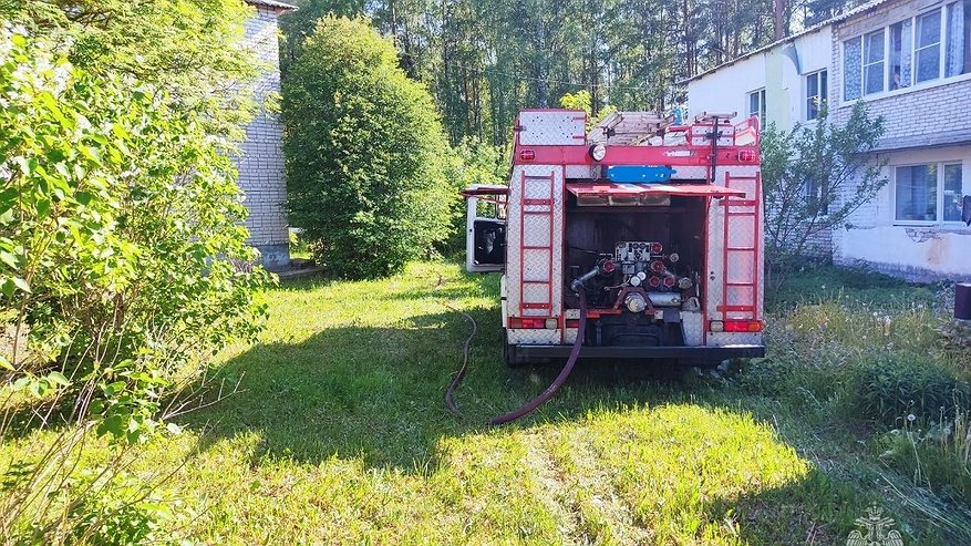 Главная картинка новости: В Покрове загорелась квартира в двухэтажке