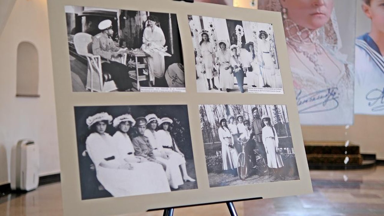 Главная картинка новости: В Суздале открылась выставка «Царская семья на Владимирской земле»