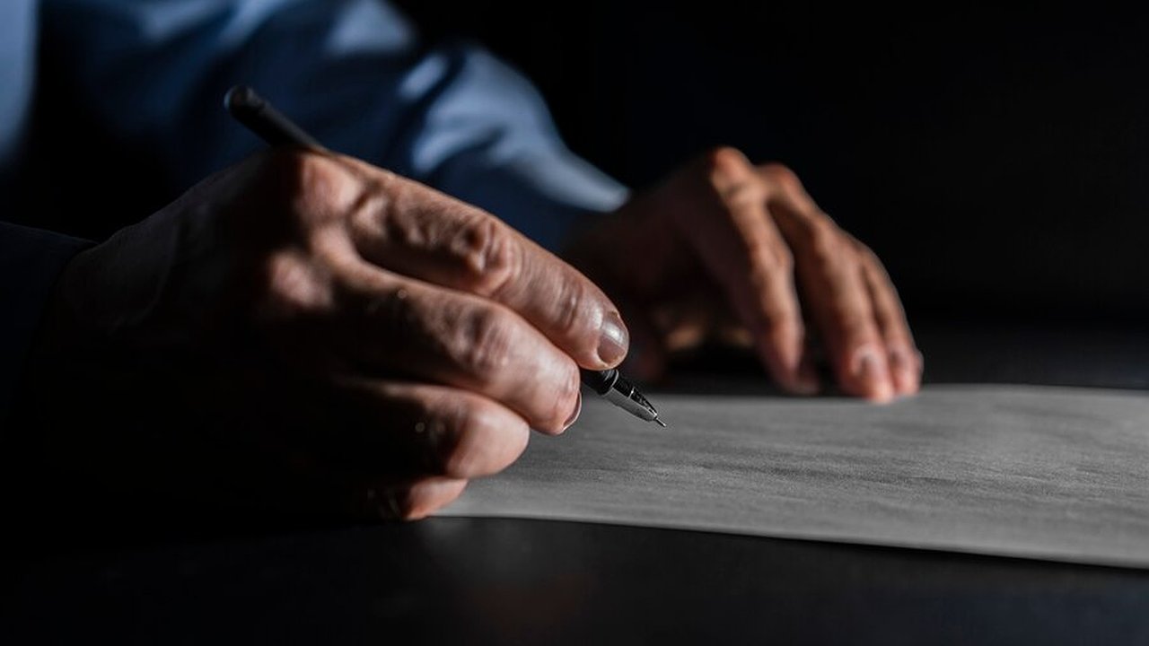 Главная картинка новости: Зампрокурора области провел приём граждан в Камешковском районе