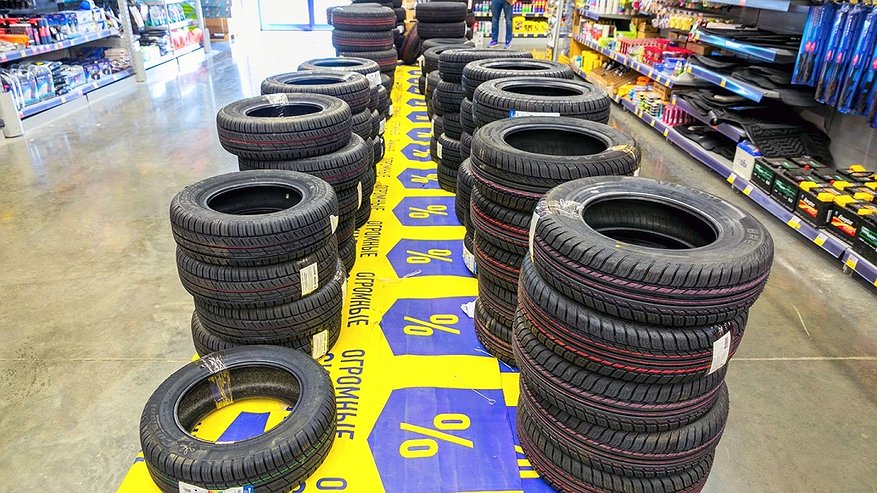 Главная картинка новости: Эксперт раскрыл, чем различаются дорогие и дешевые шины: стоит ли платить больше?