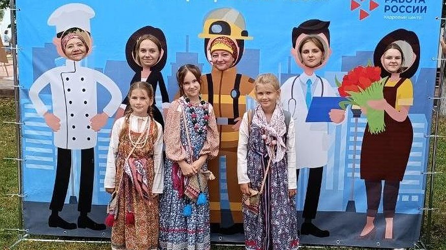 Главная картинка новости: В тренде у владимирской молодежи профессии швеи, режиссера, полицейского