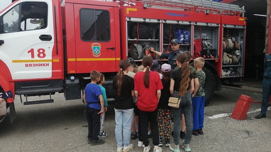 Главная картинка новости: В пожарной части города Вязники прошел день открытых дверей