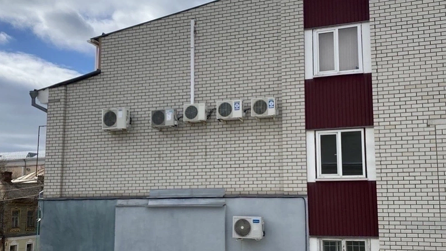 Главная картинка новости: Альтернатива кондиционеру: как проще охладить квартиру в жару