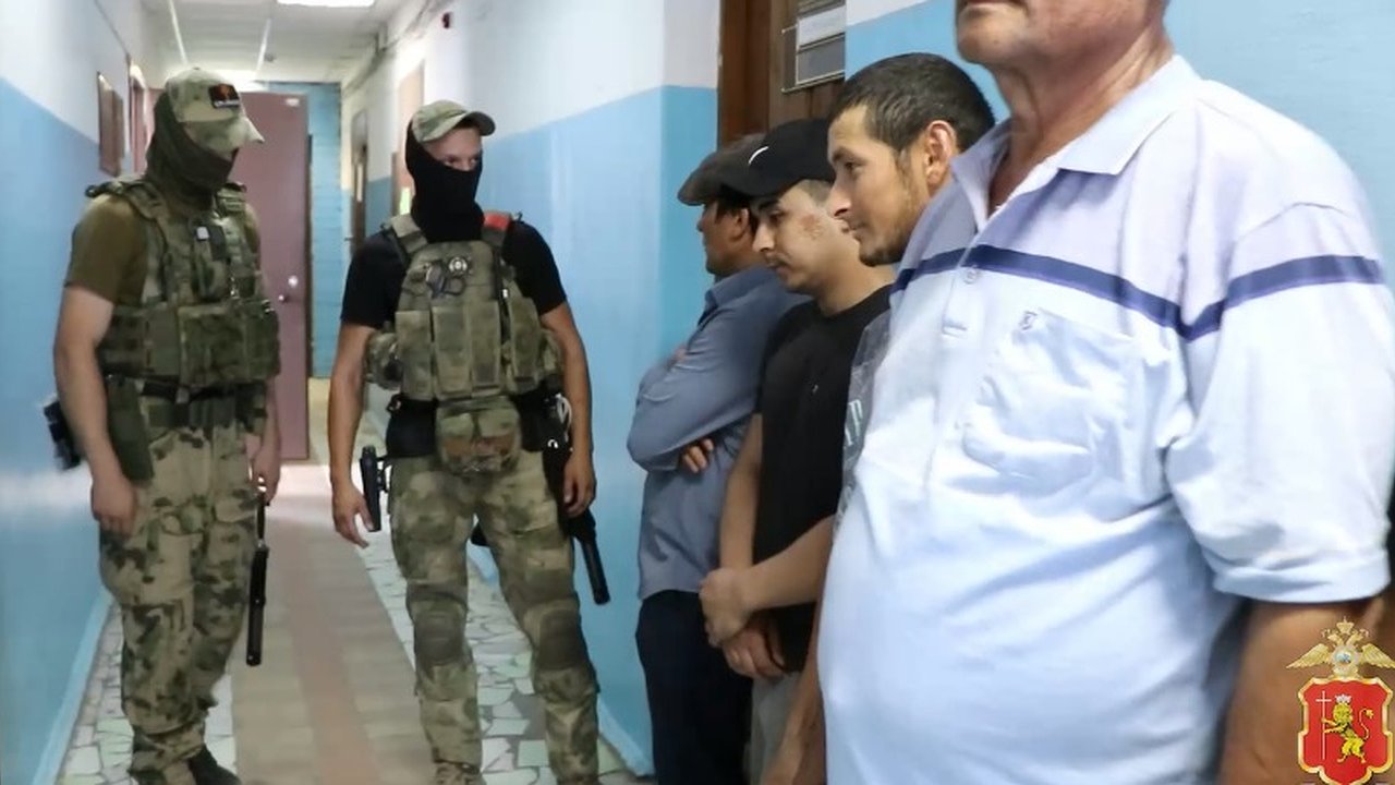 Главная картинка новости: В Петушках полицейские проверили мигрантов