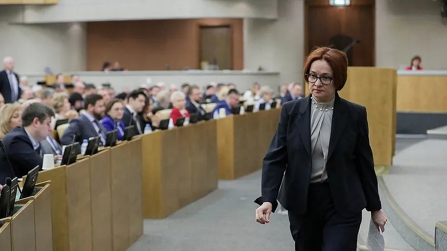Главная картинка новости: Набиуллина призывает россиян готовиться к появлению в стране новой валюты: "Уже скоро пойдет в массы"