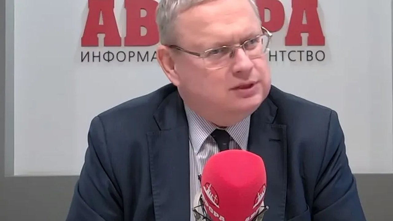 Главная картинка новости: "В августе наличные деньги россиян «сгорят»": как спасти свои сбережения - совет экономиста Михаила Делягина