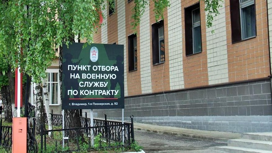 Главная картинка новости: Региональная выплата контрактникам вырастет до 400 000 рублей