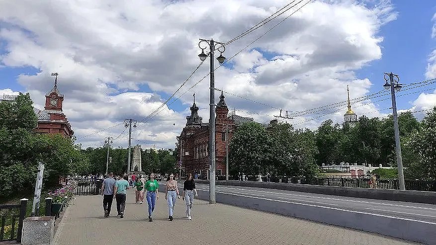 Главная картинка новости: "Надвигается катастрофа": Михаил Хазин объяснил, что нужно купить, чтобы спасти деньги