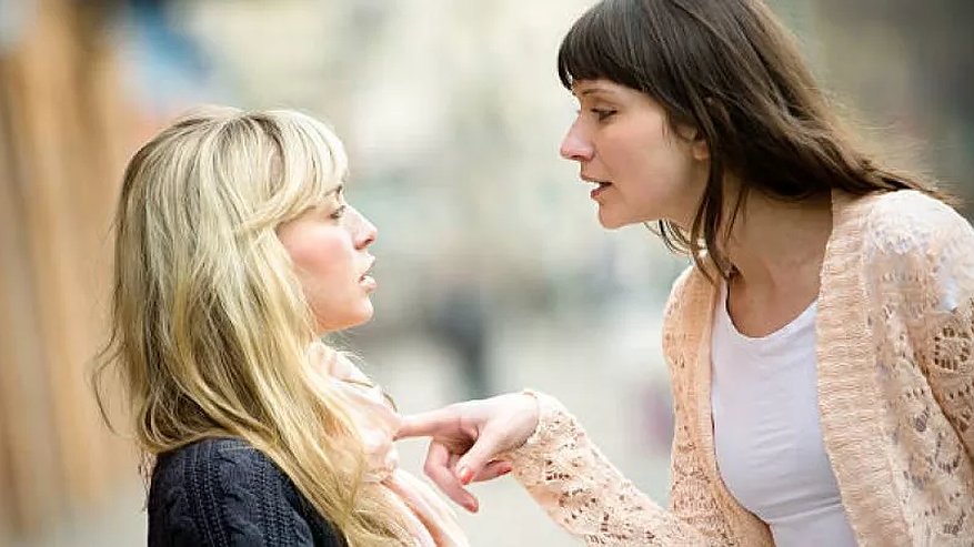 Главная картинка новости: Печальный вердикт: 7 фраз, которые выдают глупого человека — не стоит их говорить