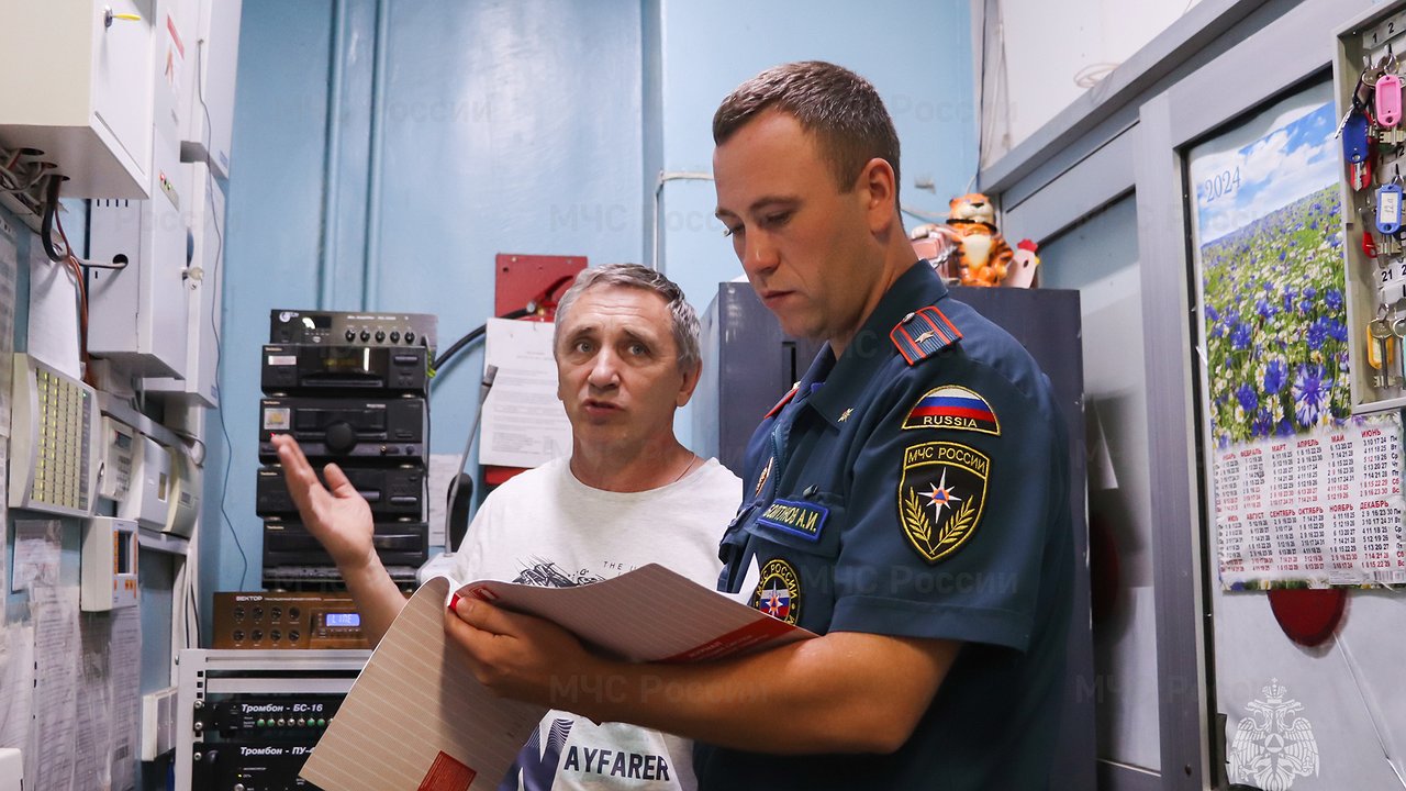 Главная картинка новости: Рейды безопасности прошли в 300 образовательных учреждениях области