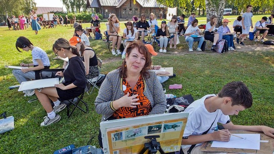 Главная картинка новости: Более 400 художников и педагогов из России и стран СНГ соберет владимирский плэнер