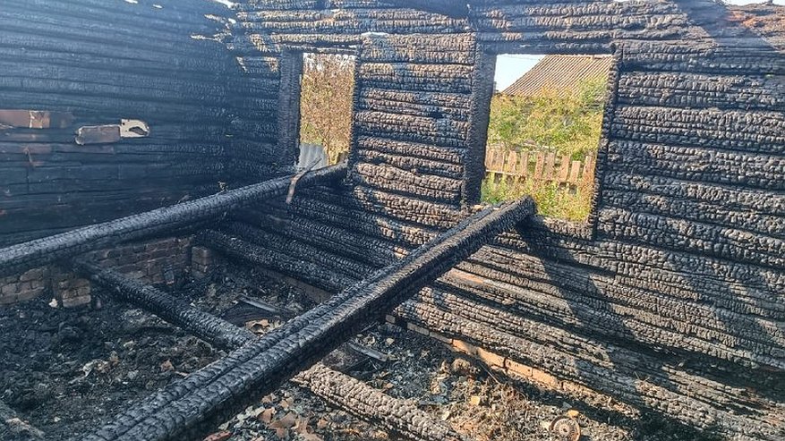 Главная картинка новости: В сгоревшем доме в Собинском районе обнаружен труп мужчины