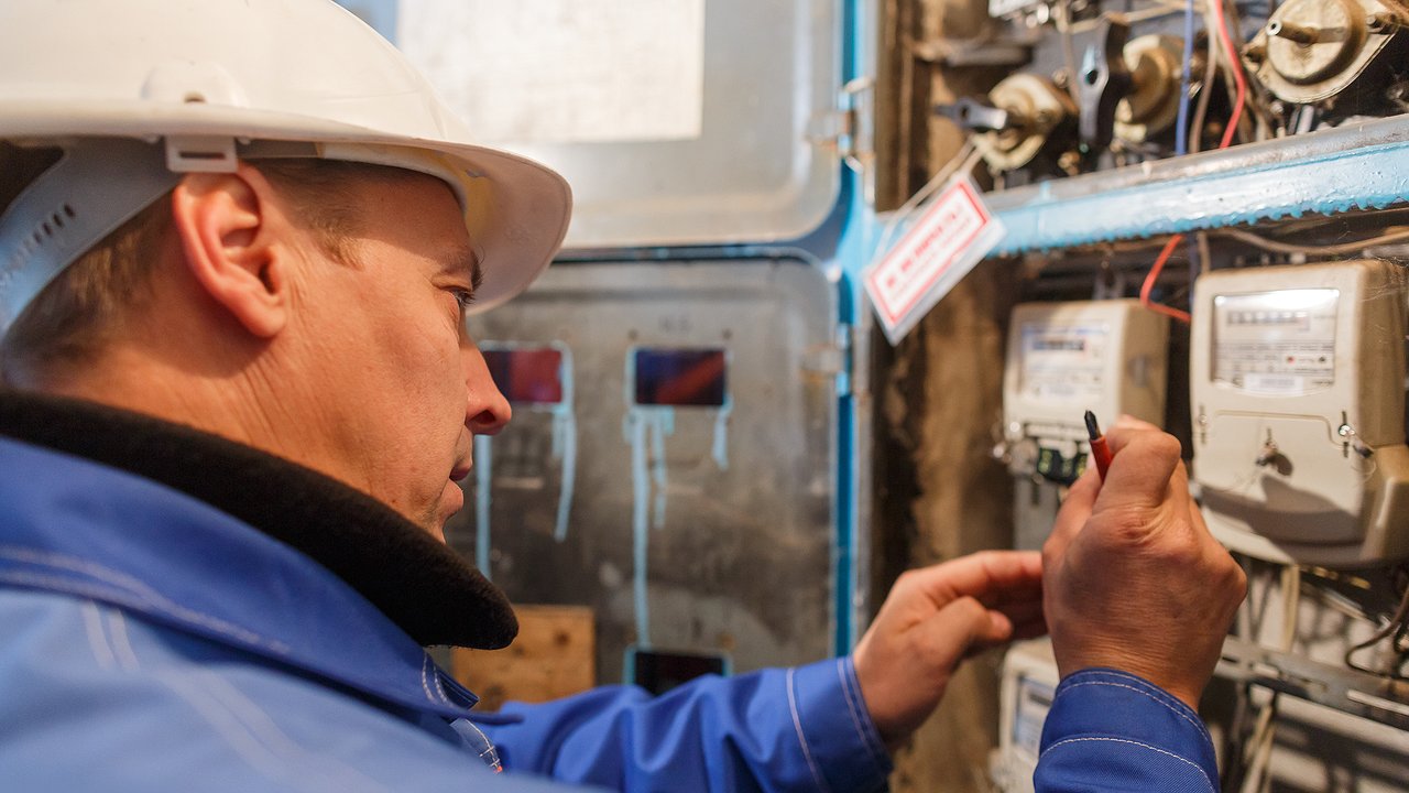 Главная картинка новости: Какие УК области являются крупными должниками?