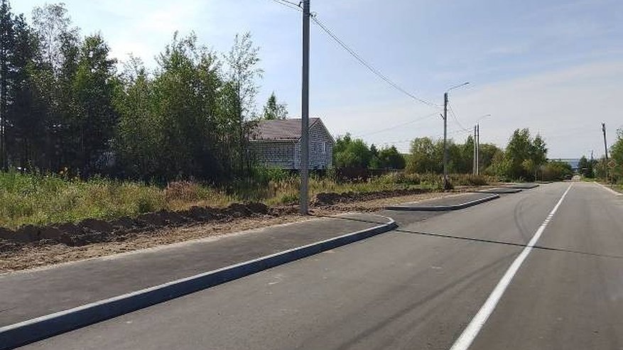 Главная картинка новости: В Гусь-Хрустальном к участкам многодетных семей обеспечили заасфальтировали дорогу