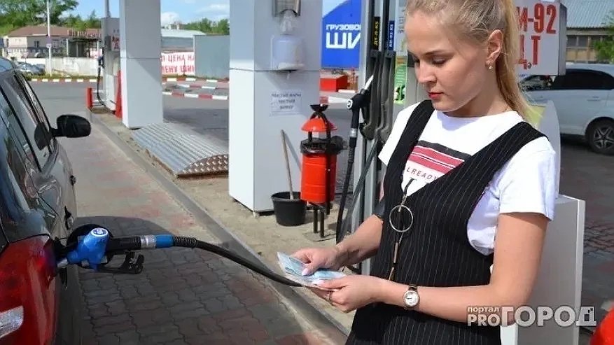 Главная картинка новости: Россиянам рассказали, как вырастут цены на бензин в начале сентября - что говорят эксперты?