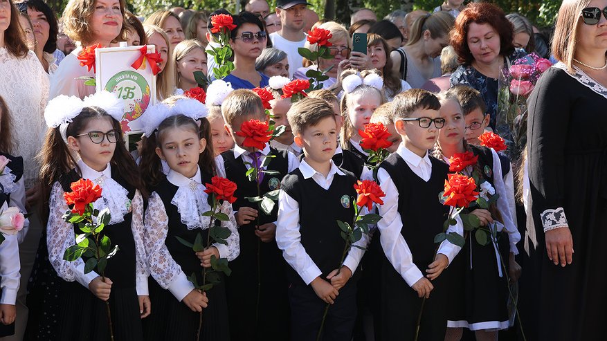 Главная картинка новости: Торжественные линейки прошли во всех школах Владимира