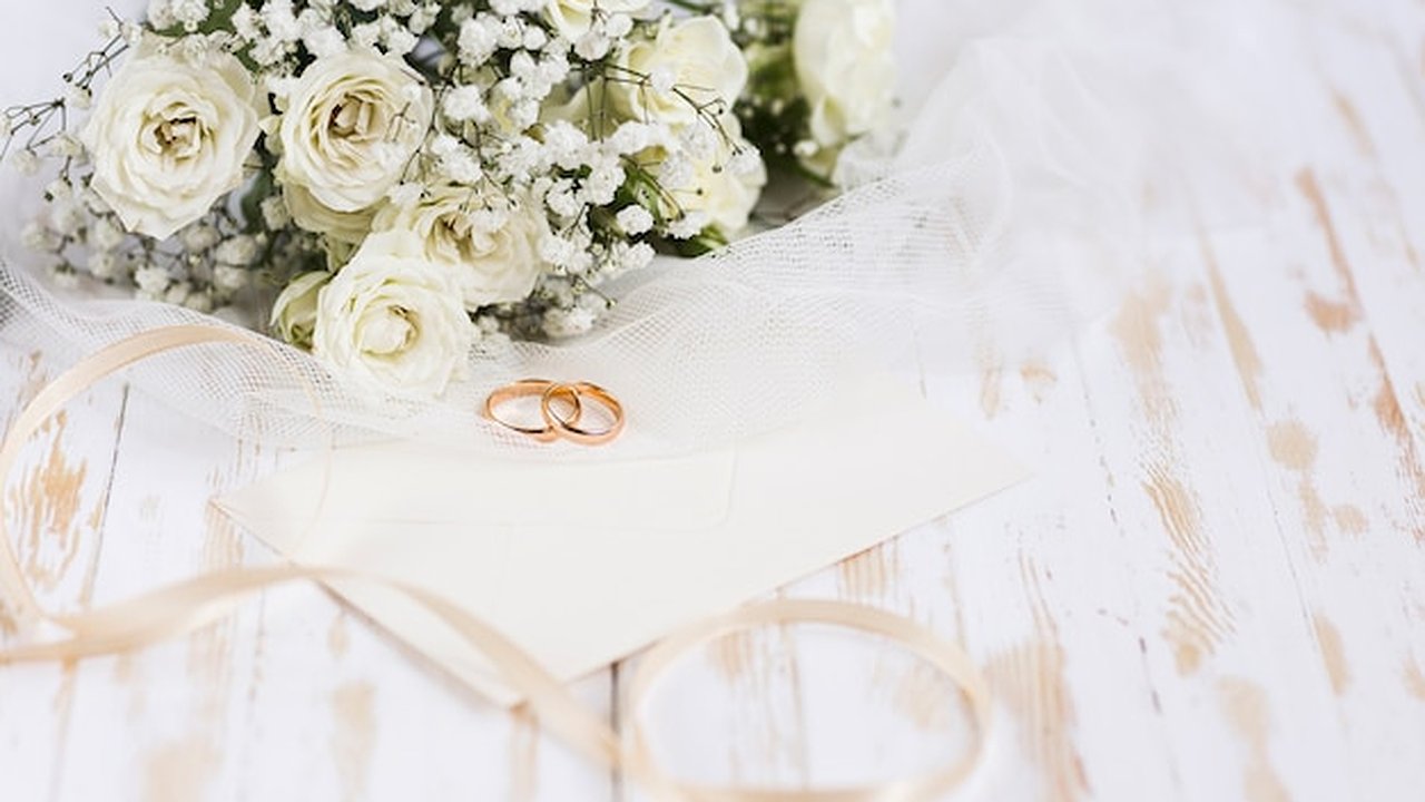 Главная картинка новости: К 2024 году в области сократилось число как бракосочетаний, так и разводов