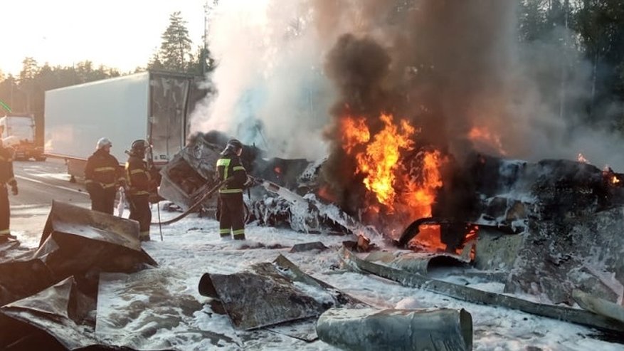 На трассе М-7 близ Вязников от столкновения загорелась фура