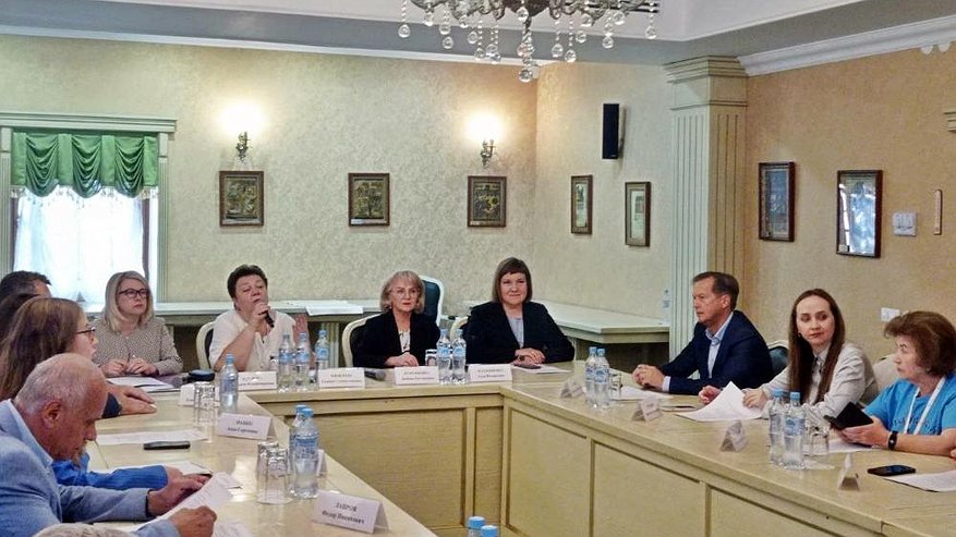 Главная картинка новости: Во Владимирской области прошёл круглый стол «Доступная среда – доступные возможности»