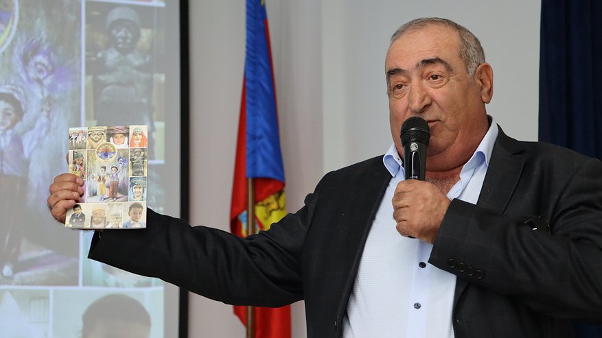 Главная картинка новости: Во Владимире презентовали книгу этнических сказок малого народа
