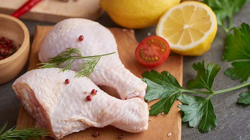 Главная картинка новости: Эксперты назвали популярные марки куриного мяса, оказавшиеся непригодными в пищу