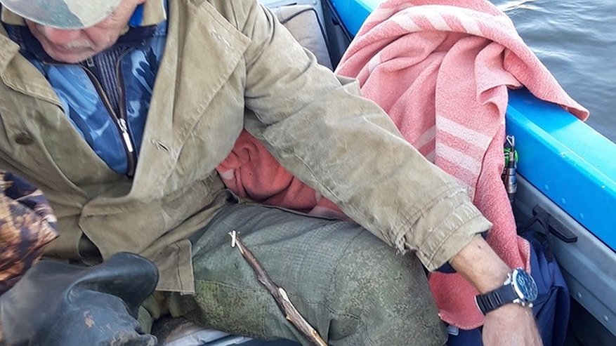 Главная картинка новости: На Оке спасли рыбака со сломанной ногой