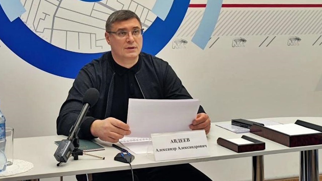 Главная картинка новости: Крыши, дороги, газ: жители области решали вопросы с губернатором