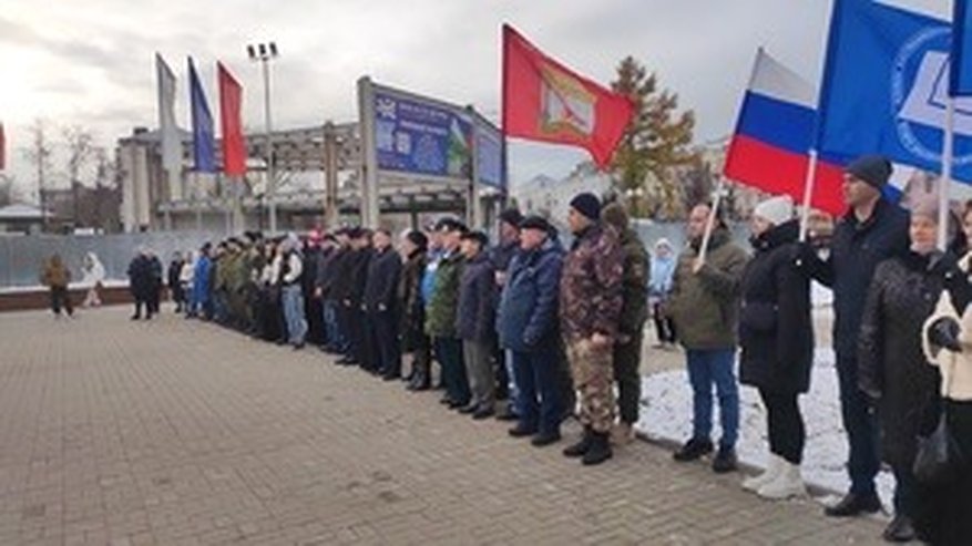 Главная картинка новости: На площади Воинской славы прошёл митинг в честь Дня народного единства