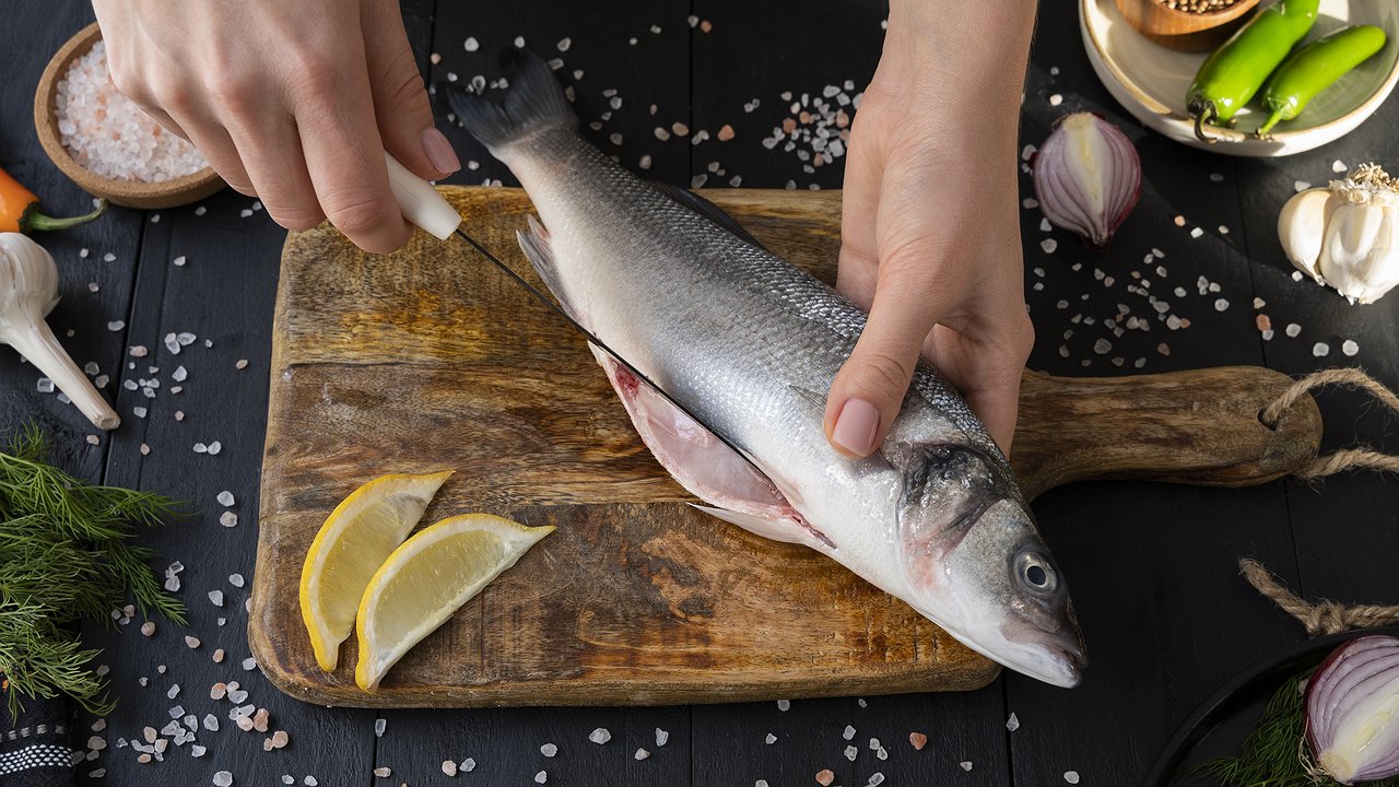 Главная картинка новости: Копеечный минтай будет вкуснее ресторанной форели: приготовьте по этому проверенному бабушкиному рецепту