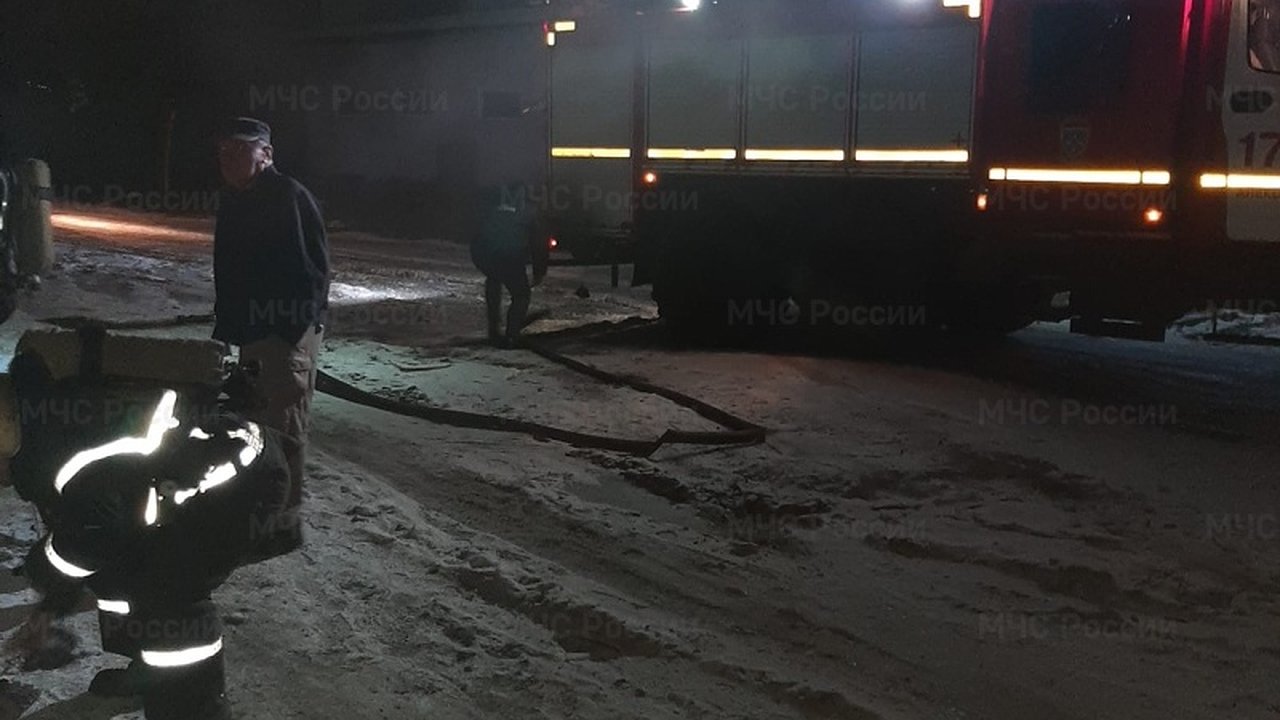 Главная картинка новости: Два пожара за день: в области сгорели гараж и жилой дом — есть пострадавшие