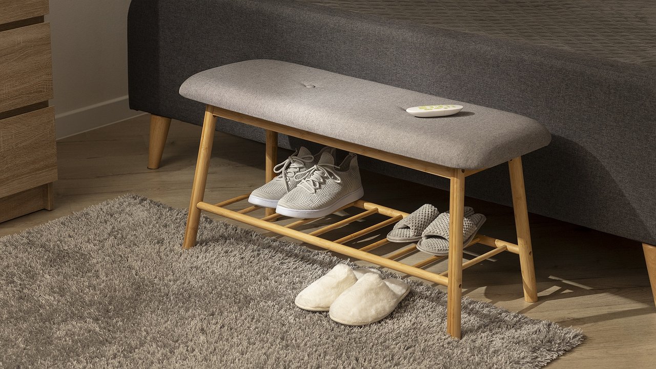 Главная картинка новости: Принесет в дом беды и несчастья - никогда не храните это в прихожей, иначе отпугнете удачу