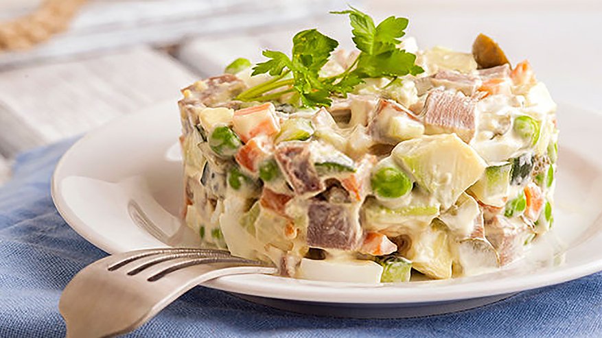 Главная картинка новости: Необычнее и вкуснее — так «Оливье» вы никогда не пробовали готовить: вкус улучшат 2 новых ингредиента
