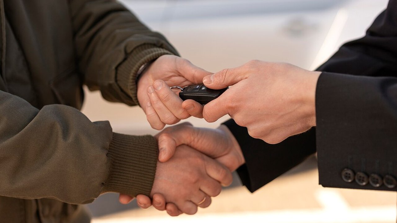 Главная картинка новости: Арест автомобиля заставил жителя Кольчугина оплатить штрафы ГИБДД