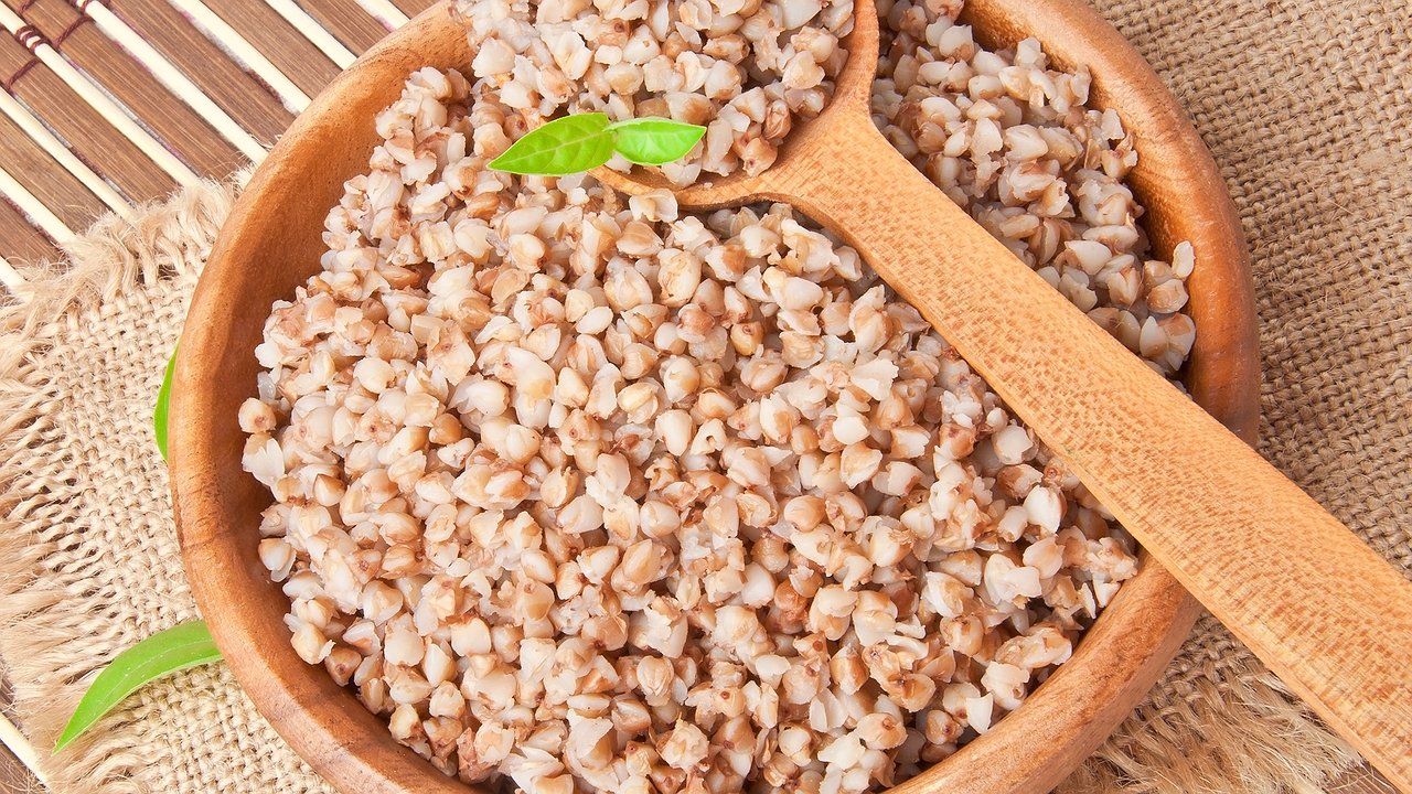 Главная картинка новости: Тайна раскрыта: в какой воде правильно варить вкусную и рассыпчатую гречку — ответ вас удивит