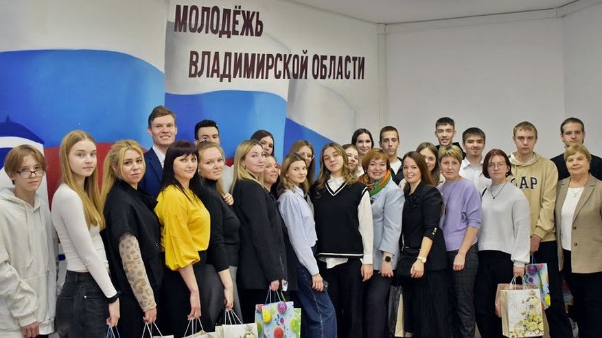 Главная картинка новости: Владимирским активистам выразили благодарность за вклад в борьбу с онлайн-преступностью