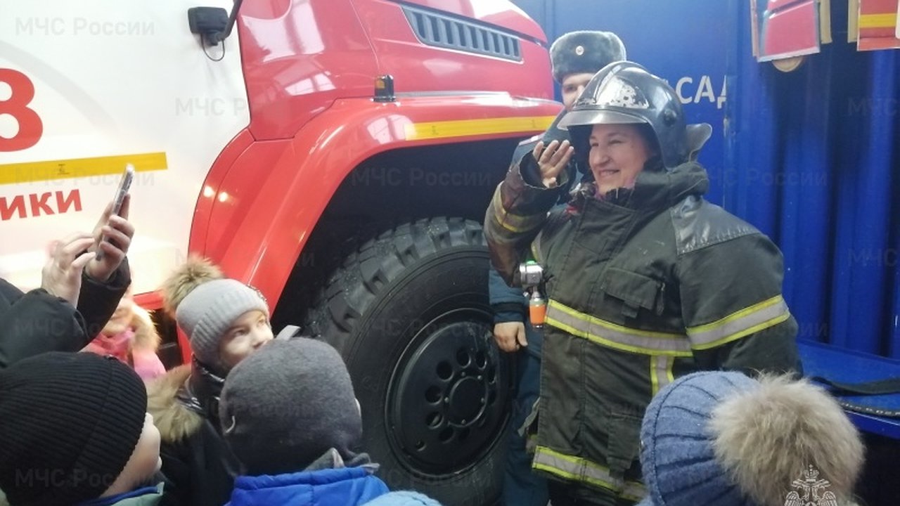 Главная картинка новости: Дошкольники из Вязников посетили пожарную часть