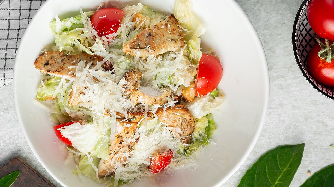 Главная картинка новости: Скупите всю «пекинку» на прилавках: вкусный и сытный салат на скорую руку — 10 минут, и он готов