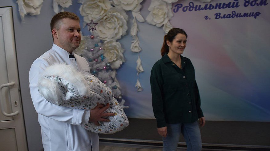 Главная картинка новости: В Юрьев-Польском родилась третья дочь у семьи защитника Отечества