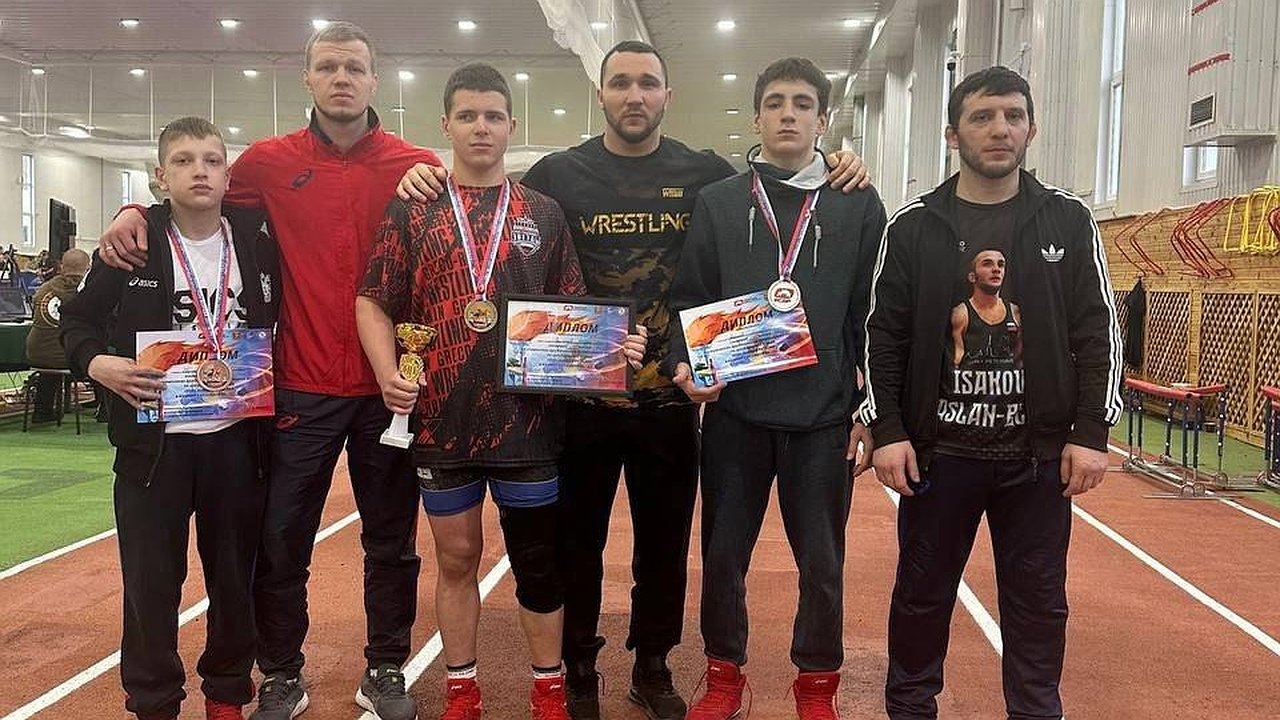 Главная картинка новости: Владимирские борцы завоевали 7 медалей на первенстве ЦФО в Липецке