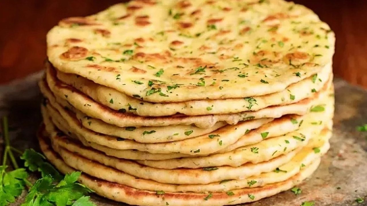 Главная картинка новости: Берем кефир и творог — через 10 минут завтракаем лепешками вкуснее сырников: просто, быстро и сытно