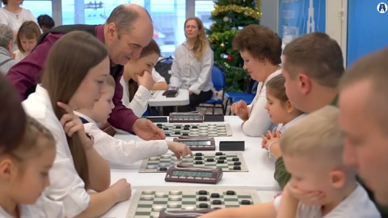 Главная картинка новости: Юные шахматисты сошлись на турнире «Семейный дебют» во Владимире