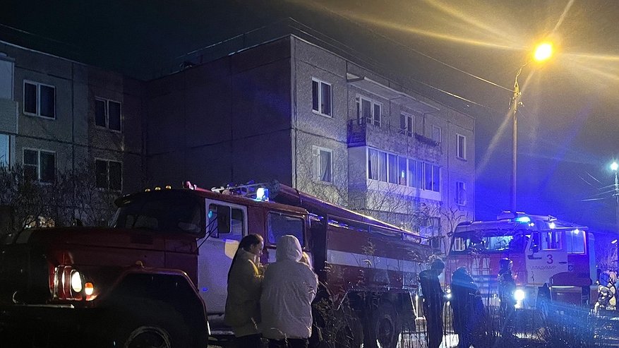 Главная картинка новости: Пожар в Суздальском районе: спасены жильцы дома, но избежать жертв не удалось