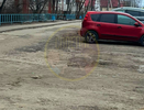 В Покрове ямы на улице Пролетарской остаются без внимания у властей