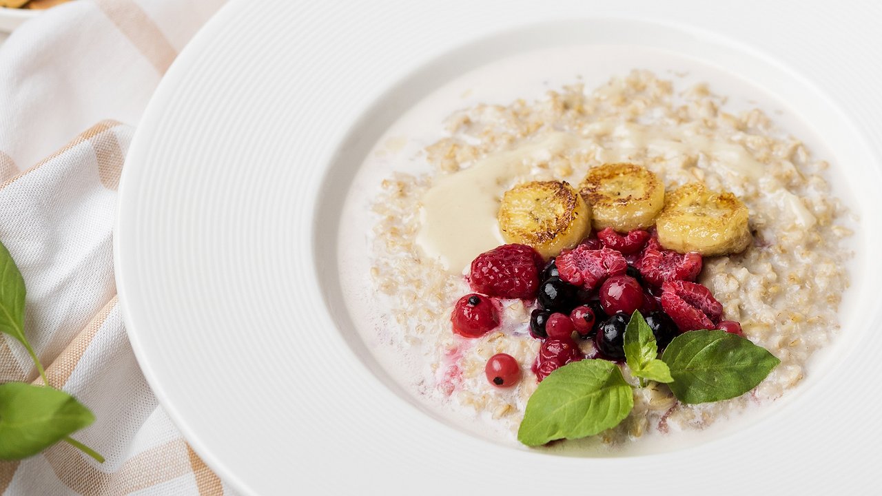 Главная картинка новости: Всего стакан овсянки и 2 яйца — получила вкуснейший завтрак готов: домочадцы слопали мгновенно