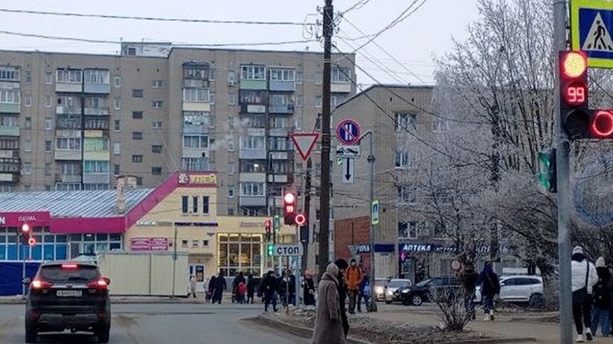 Главная картинка новости: На оживлённом перекрёстке во Владимире установили новый светофор