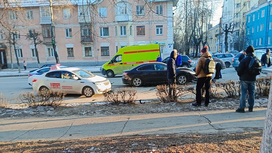 Главная картинка новости: Во Владимире произошло ДТП с погибшим мотоциклистом и пострадавшим ребенком
