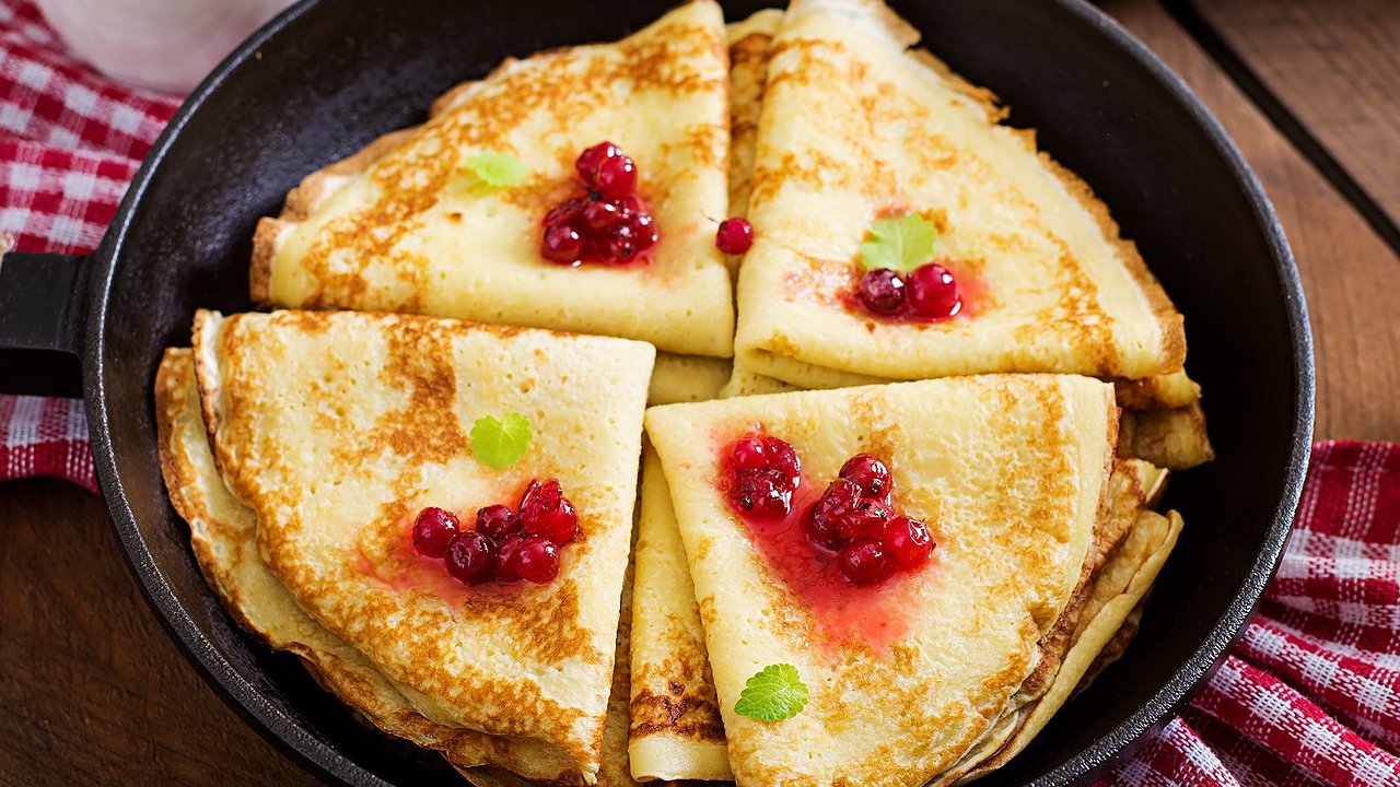 Главная картинка новости: Добавьте 2 ложки в тесто - блины не порвутся и не прилипнут к сковороде: идеально на Масленицу