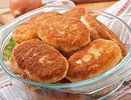 Котлеты и стейки при жарке больше не брызжут: вот простой лайфхак, который действительно работает
