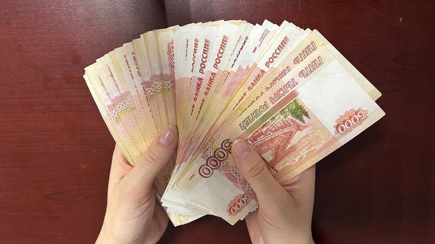 Главная картинка новости: Для всех, кто хранит дома купюры 5 000 рублей - важное изменение в марте