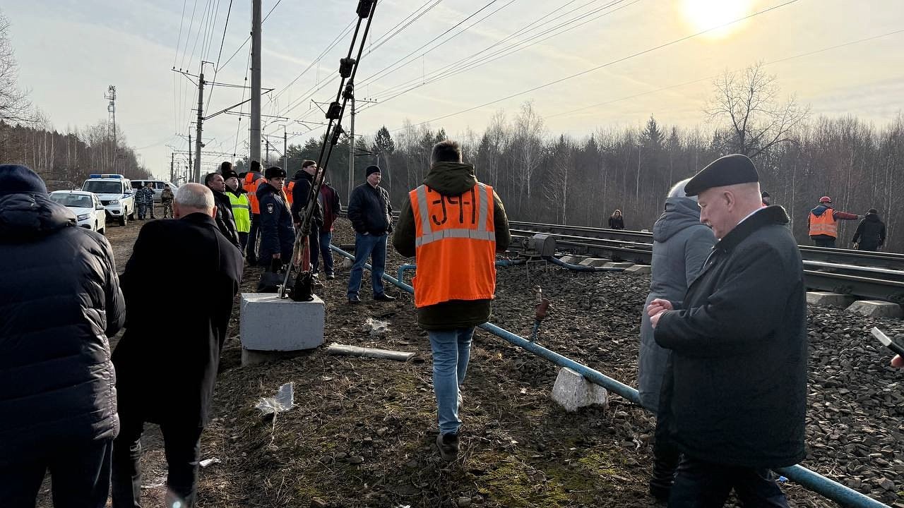 Главная картинка новости: Глава города Владимира проверил место падения БПЛА у станции Юрьевец
